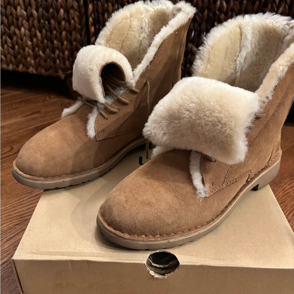 UGG Quincy Boots - Picture 4 of 9